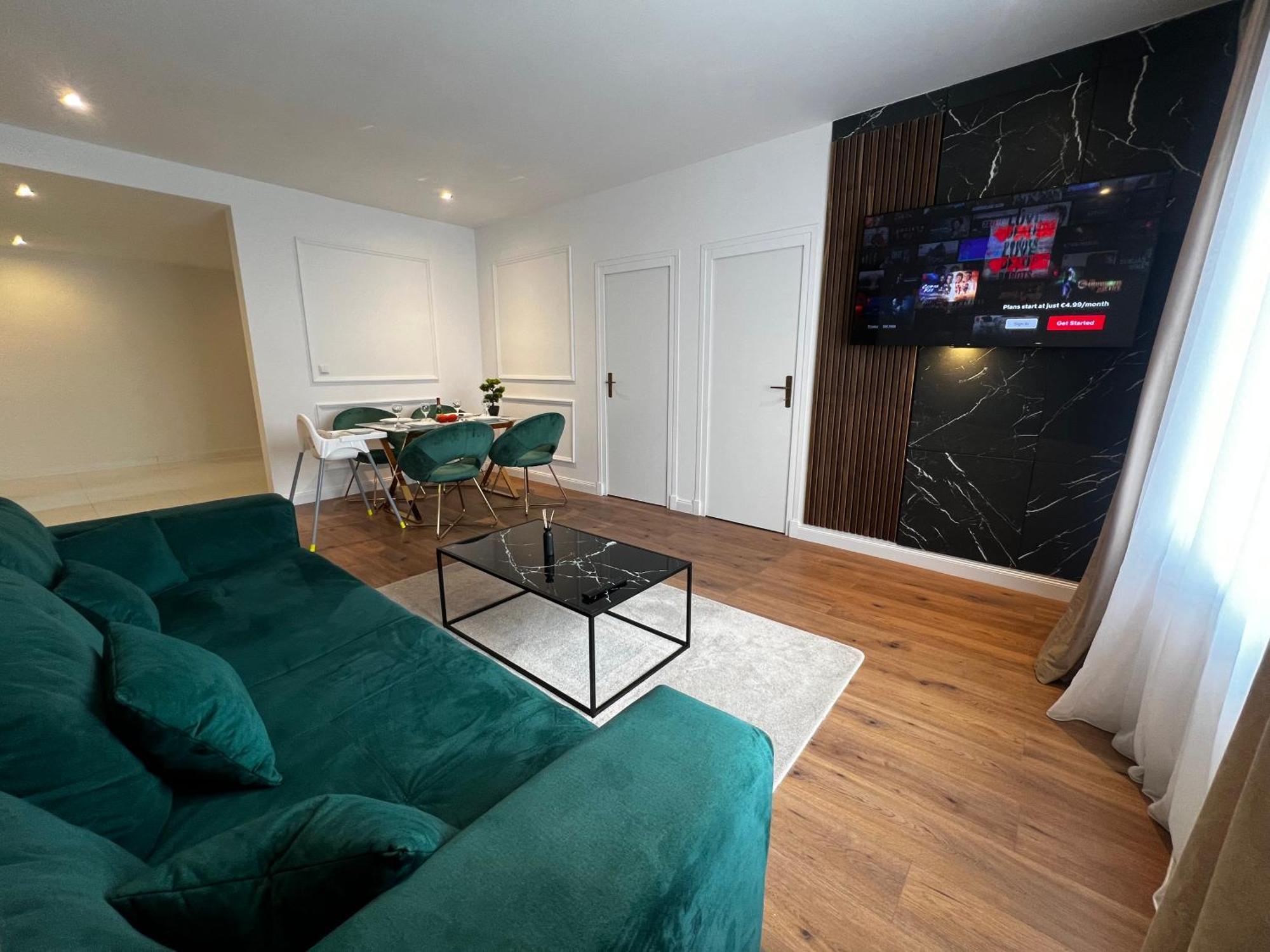 105 Quadratmeter Apartment, Parkplatz, Kinderfreundlich, 6 Personen, Wifi, Vollausgestattete Kueche, Crimmitschau Exteriér fotografie