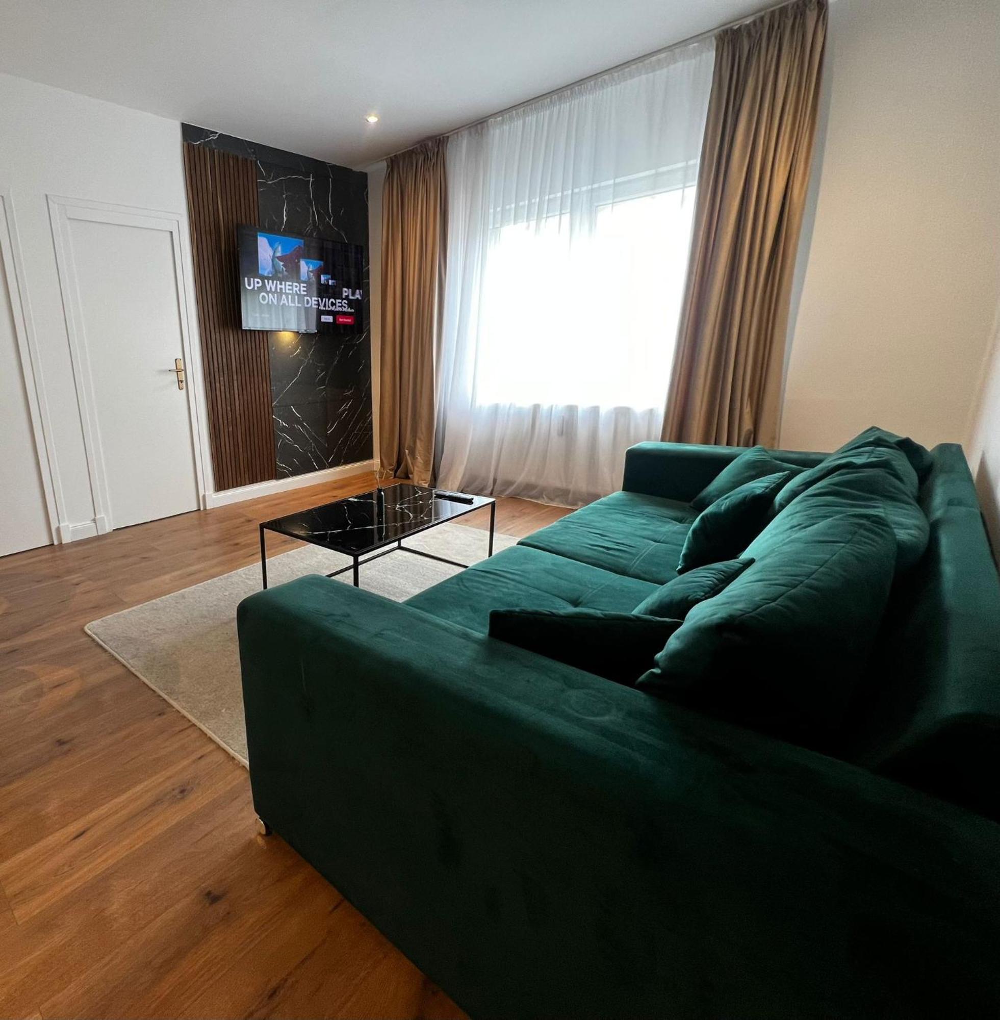 105 Quadratmeter Apartment, Parkplatz, Kinderfreundlich, 6 Personen, Wifi, Vollausgestattete Kueche, Crimmitschau Exteriér fotografie
