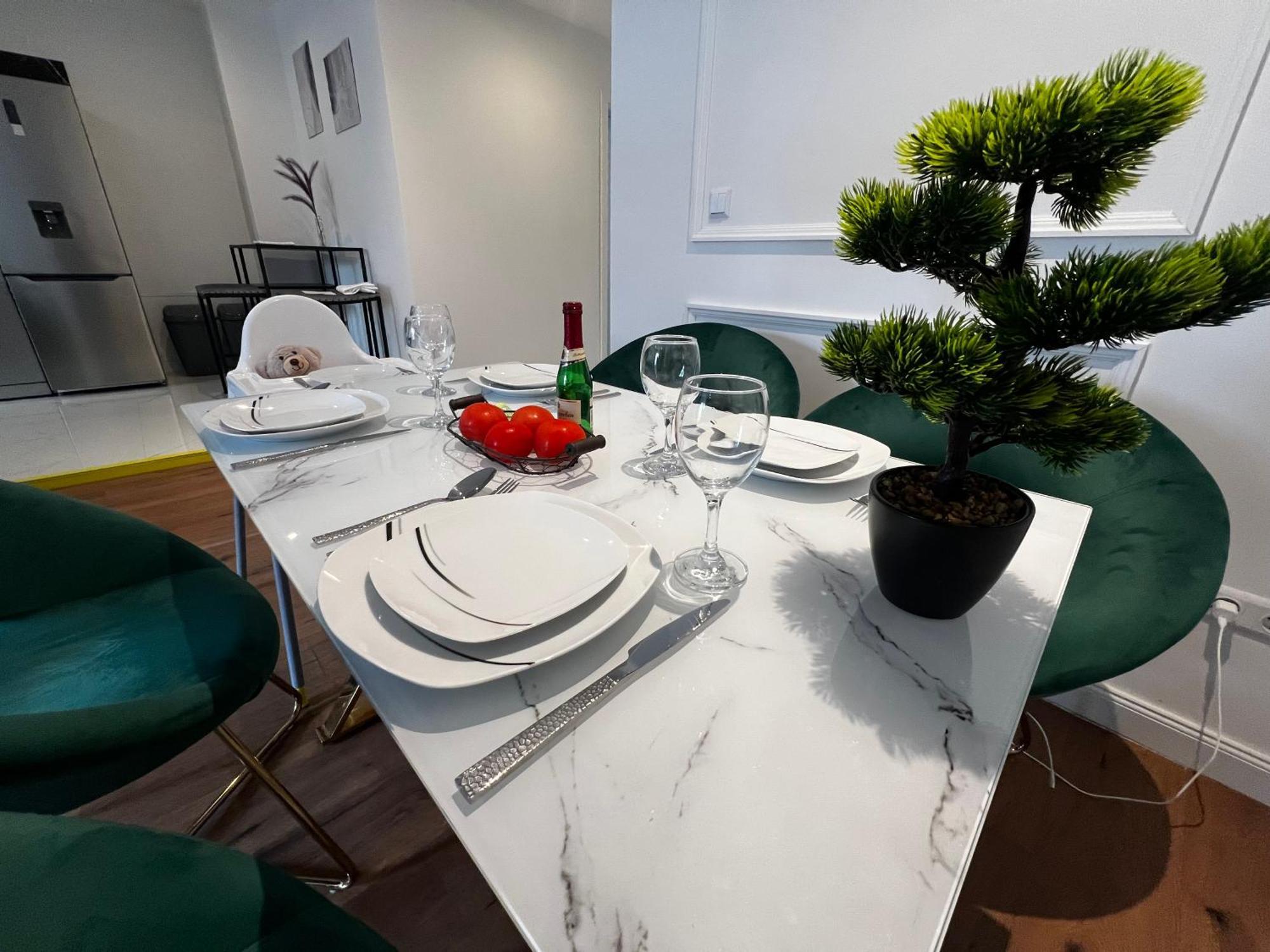 105 Quadratmeter Apartment, Parkplatz, Kinderfreundlich, 6 Personen, Wifi, Vollausgestattete Kueche, Crimmitschau Exteriér fotografie
